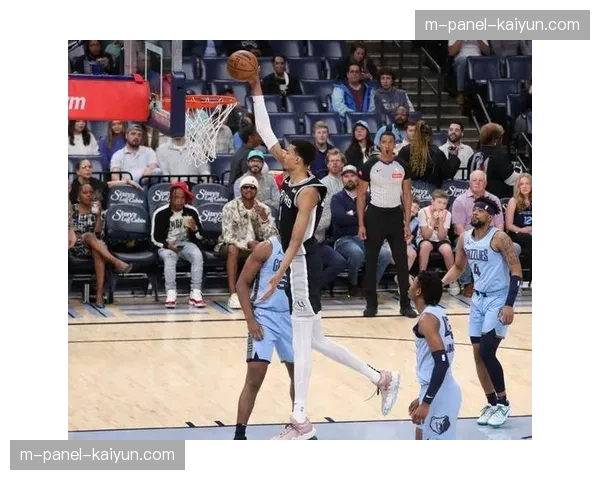 特写：文班亚马封盖后快攻空接，马刺主场瞬间被点燃