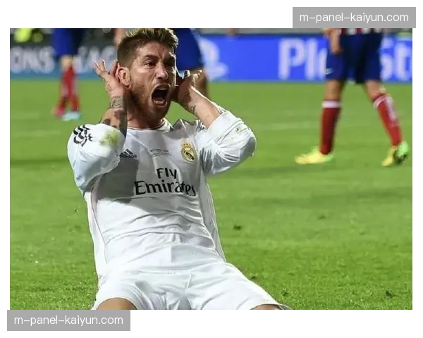 特写：在皮斯胡安球场，塞尔希奥-拉莫斯面对旧主皇马时的复杂神情